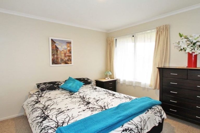 Photo of property in 1 Berkshire Terrace, Massey, Auckland, 0614