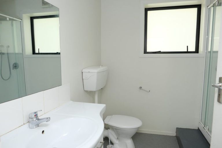 Photo of property in 70 Kelburn Parade, Kelburn, Wellington, 6012