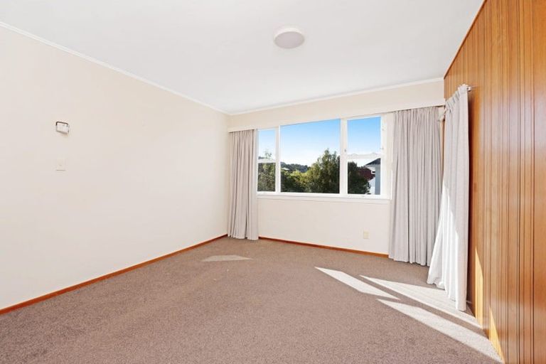 Photo of property in 2/18 Agra Crescent, Khandallah, Wellington, 6035