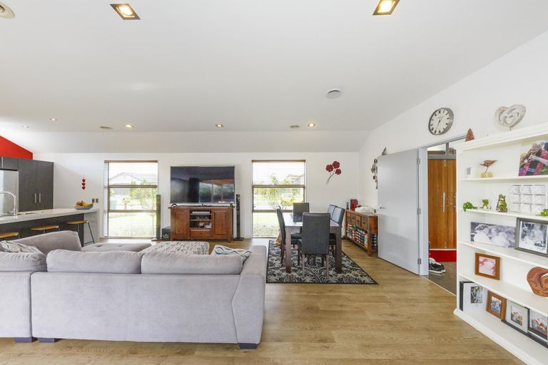 Photo of property in 16 Liberty Grove, Kelvin Grove, Palmerston North, 4414