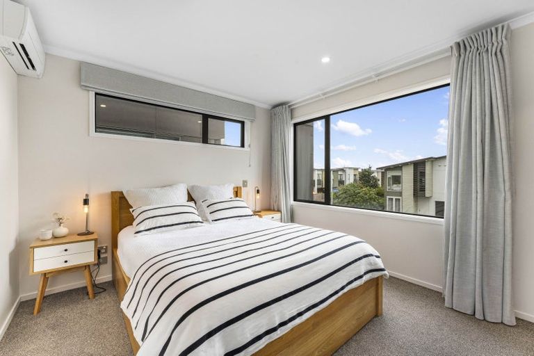 Photo of property in 10 Walter Merton Road, Hobsonville, Auckland, 0616