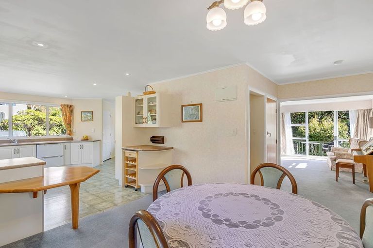 Photo of property in 25 Larsen Crescent, Tawa, Wellington, 5028