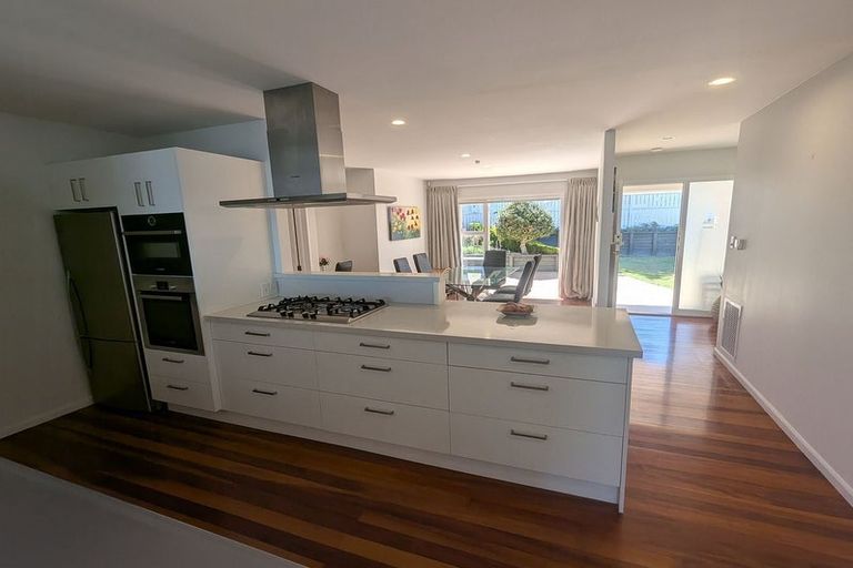 Photo of property in 18 Tizard Road, Birkenhead, Auckland, 0626