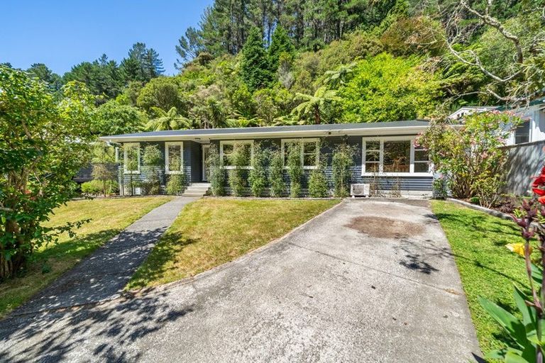 Photo of property in 139 Pinehaven Road, Pinehaven, Upper Hutt, 5019