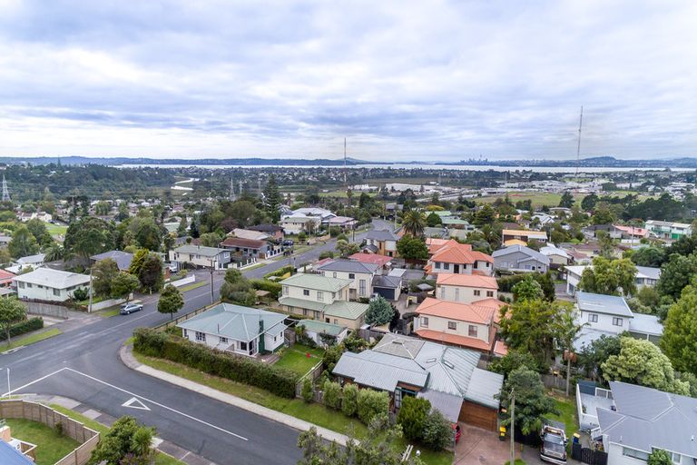 Photo of property in 3a Crompton Road, Massey, Auckland, 0614