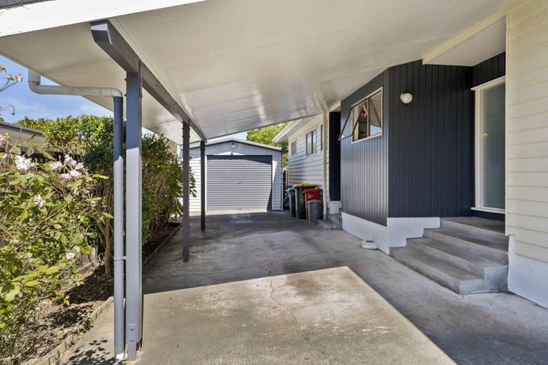 Photo of property in 136 Kahu Road, Paremata, Porirua, 5024