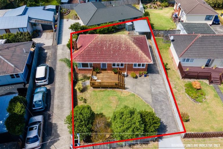 Photo of property in 54 Neil Avenue, Te Atatu Peninsula, Auckland, 0610