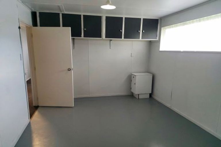 Photo of property in 2 Hill Court, Awapuni, Palmerston North, 4412