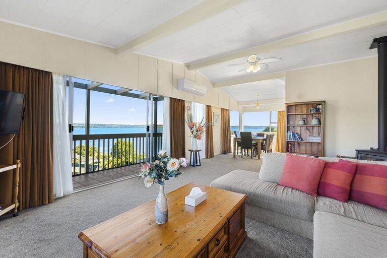 Photo of property in 10 Naera Place, Kawaha Point, Rotorua, 3010