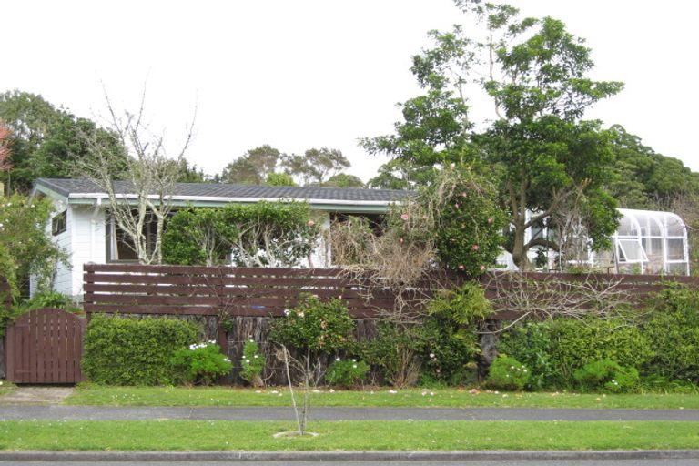 Photo of property in 4 Lindaver Grove, Merrilands, New Plymouth, 4312