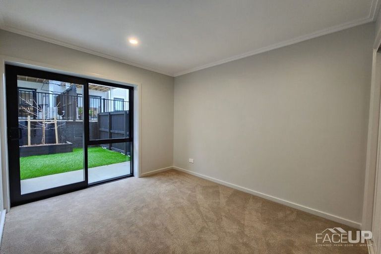 Photo of property in 2/35 Marine Parade, Mount Maunganui, 3116