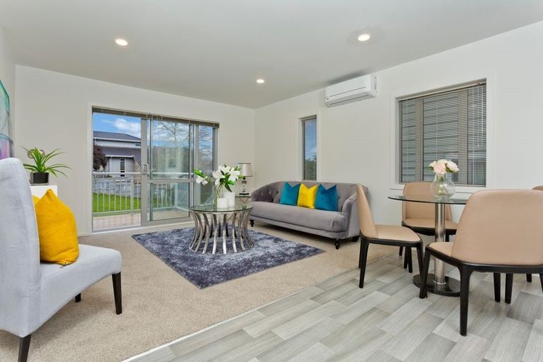 Photo of property in 5/4 John Jennings Drive, Oteha, Auckland, 0632