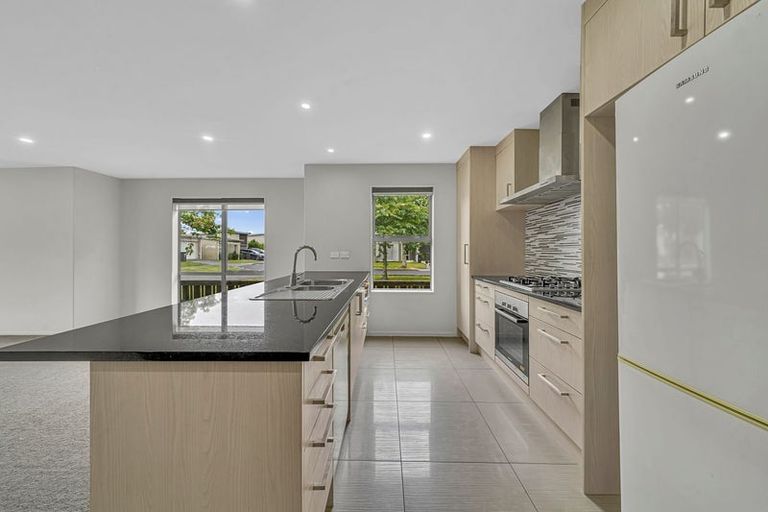 Photo of property in 14 Pipipi Crescent, Takanini, 2112