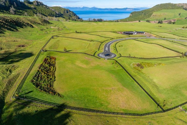 Photo of property in 1 Taumata Rise, Acacia Bay, 3385