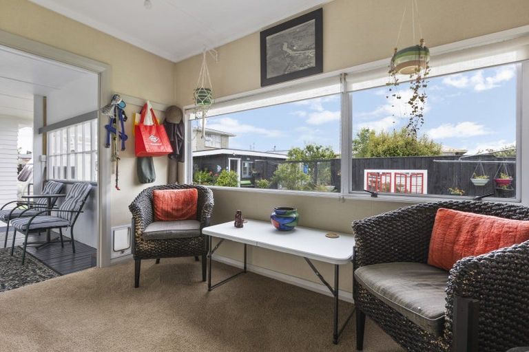 Photo of property in 60 Cutfield Street, Inglewood, 4330