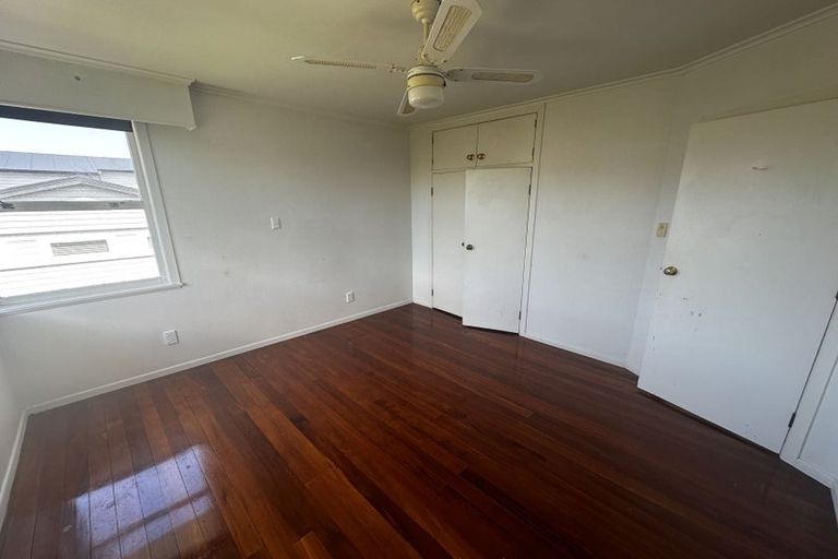 Photo of property in 88 Exmouth Road, Northcote, Auckland, 0627