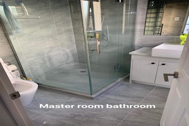 Photo of property in 2 Creggan Crescent, Flat Bush, Auckland, 2019