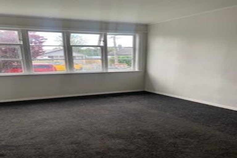 Photo of property in 2/23 Pitcairn Crescent, Bryndwr, Christchurch, 8053