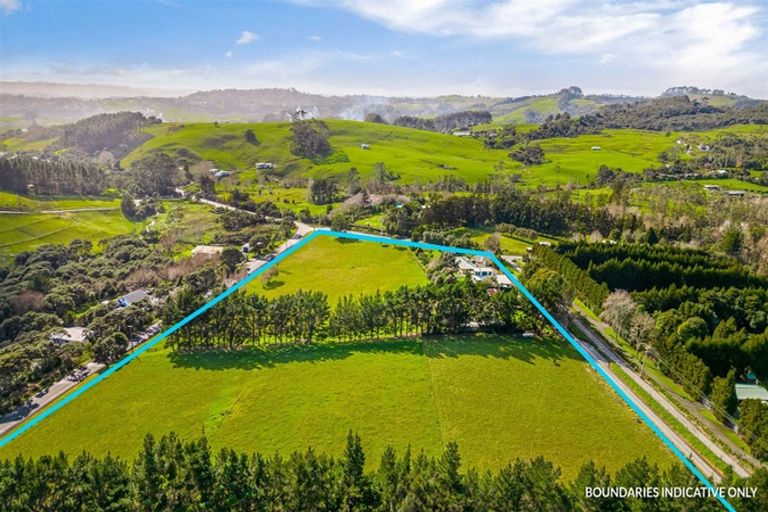 Photo of property in 192 Muriwai Valley Road, Muriwai, Waimauku, 0881