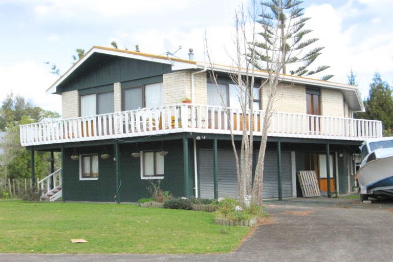 Photo of property in 12 Robinson Road, Whitianga, 3510