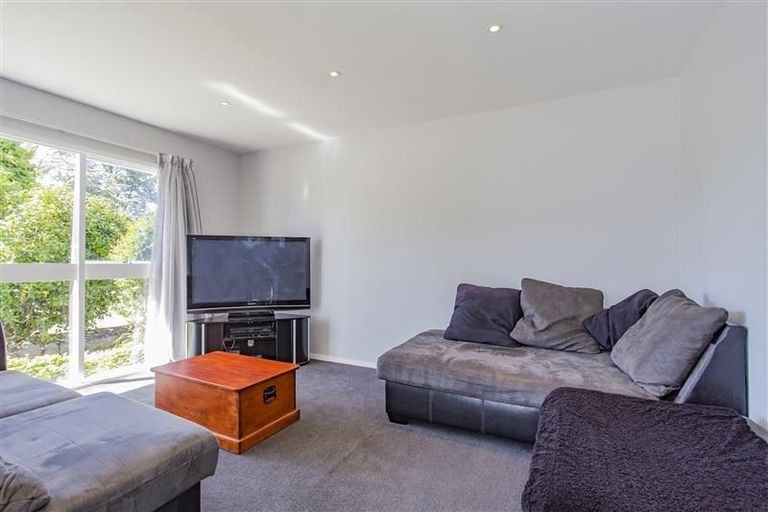 Photo of property in 2/5 Sarabande Avenue, Redwood, Christchurch, 8051