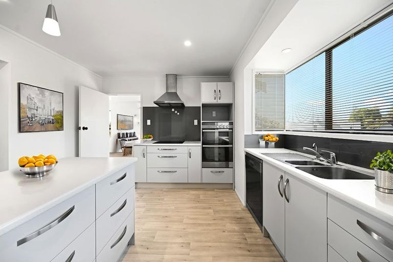 Photo of property in 83 Gilbass Avenue, Hamilton Lake, Hamilton, 3204