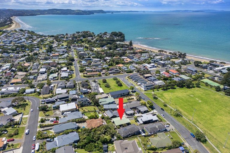 Photo of property in 11 William Bayes Place, Red Beach, 0932
