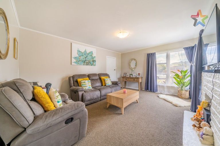 Photo of property in 5 Willow Grove, Wainuiomata, Lower Hutt, 5014