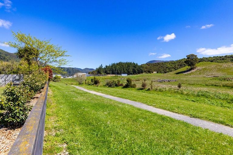 Photo of property in 11 Glentui Place, Waikawa, Picton, 7220