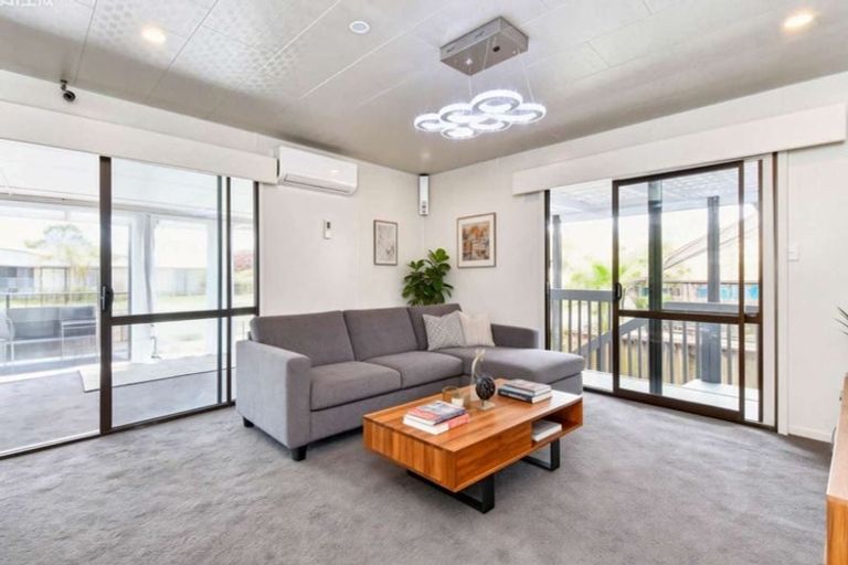 Photo of property in 2/10 Nearco Street, Randwick Park, Auckland, 2105