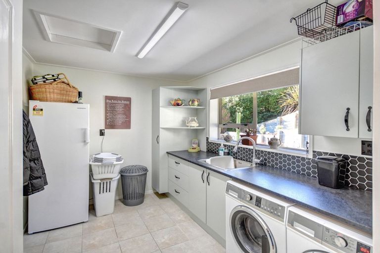 Photo of property in 76 Greenwich Street, Waihola, Milton, 9073