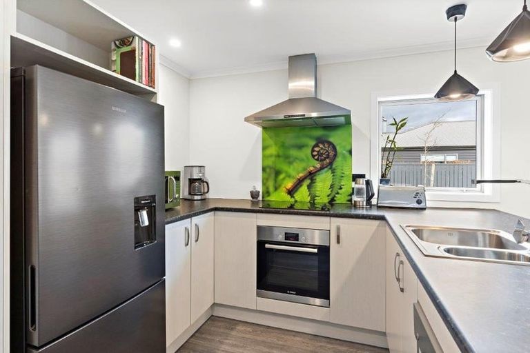 Photo of property in 1 Routhan Way, Carterton, 5713