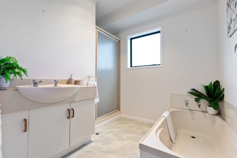 Photo of property in 25 Lucerne Place, Welcome Bay, Tauranga, 3112