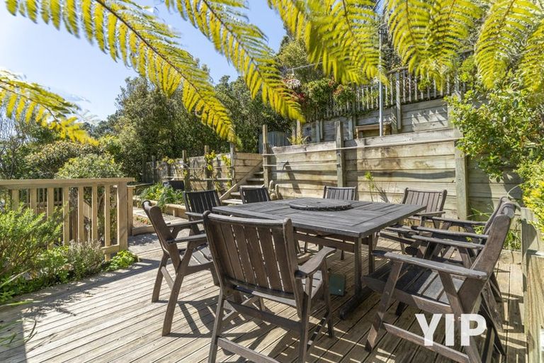 Photo of property in 7 Wakely Road, Newlands, Wellington, 6037