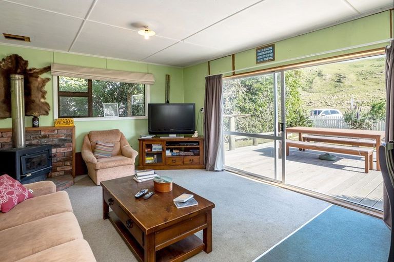 Photo of property in 67 Whangaimoana Beach Road, Whangaimoana, Pirinoa, 5772