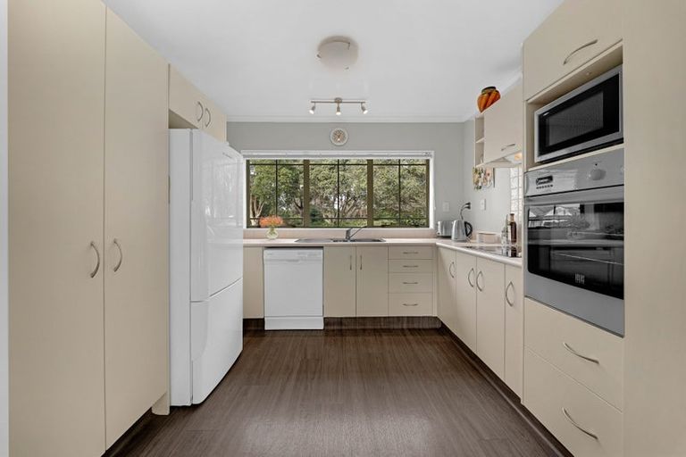 Photo of property in 6 Craiburn Street, Ranui, Auckland, 0612