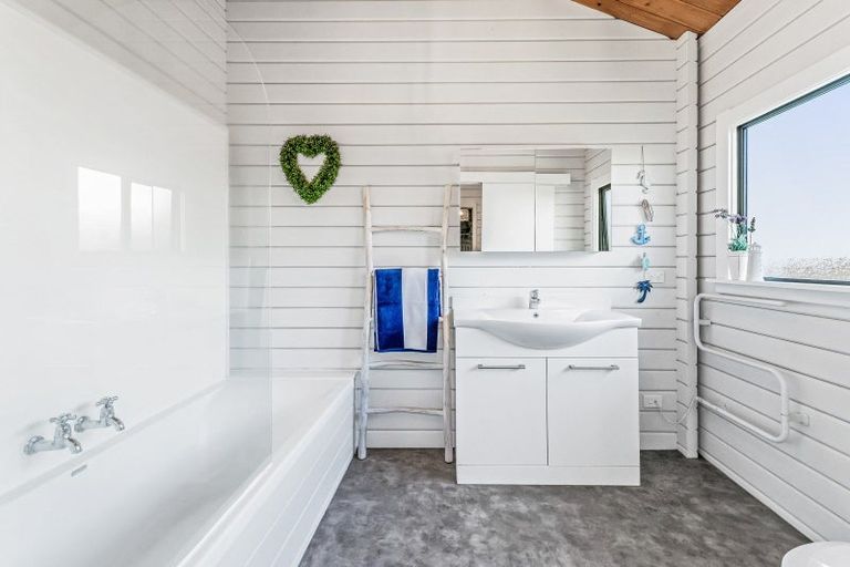 Photo of property in 11 Swindells Road, Waikuku Beach, 7473