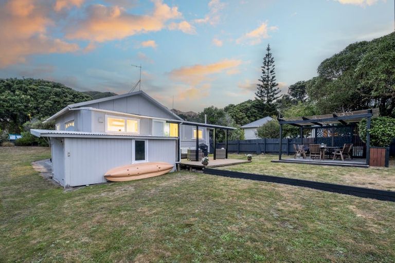 Photo of property in 3 Onepu Road, Pukerua Bay, 5026