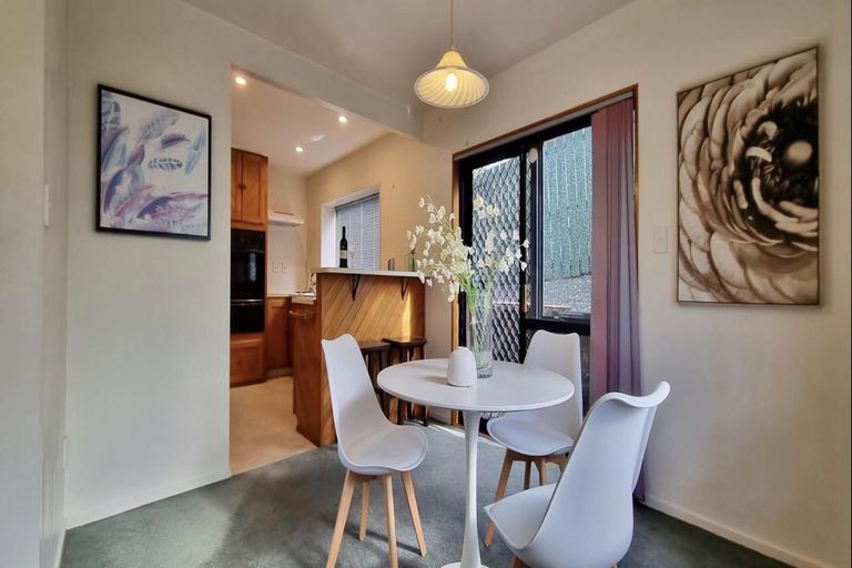 Photo of property in 2/6 Eugenia Rise, Totara Heights, Auckland, 2105