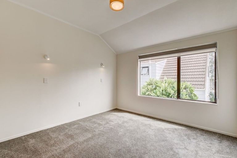 Photo of property in 2/13 Mana Esplanade, Paremata, Porirua, 5026