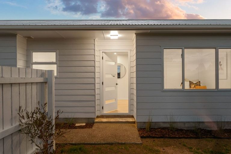 Photo of property in 122a Lynwood Road, New Lynn, Auckland, 0600