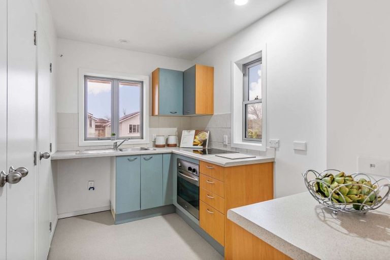 Photo of property in 5/6 John Jennings Drive, Oteha, Auckland, 0632