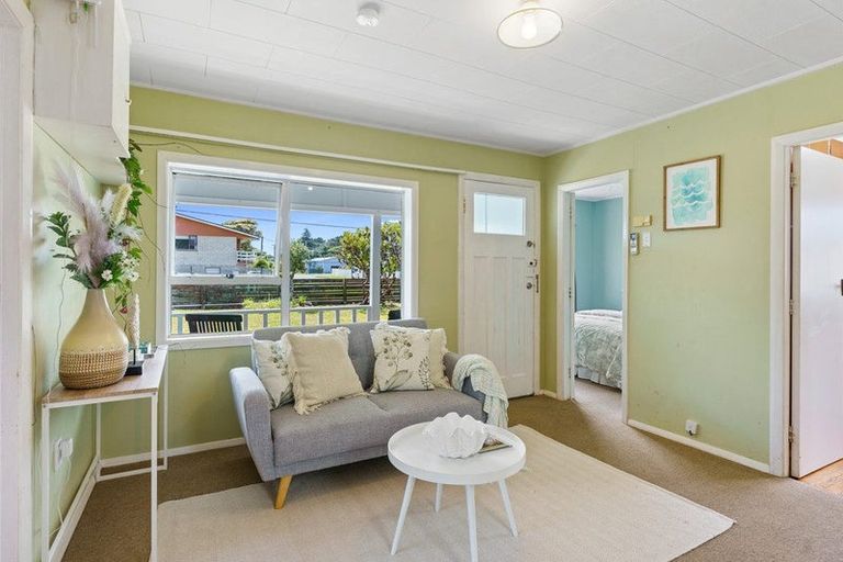 Photo of property in 18 Waimea Road, Waikanae Beach, Waikanae, 5036