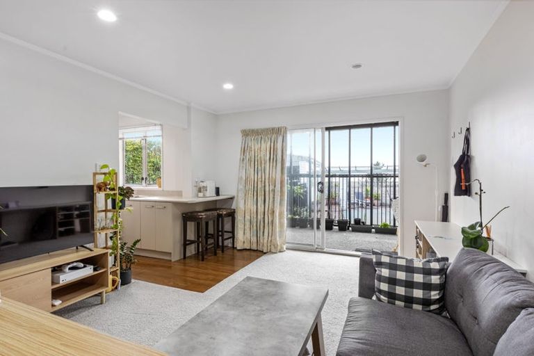 Photo of property in 278 Whangaparaoa Road, Red Beach, 0932