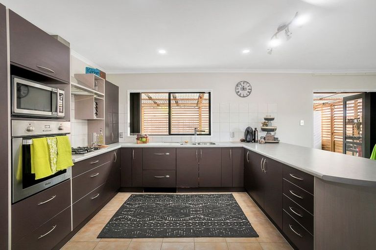 Photo of property in 10 Chieftain Rise, Goodwood Heights, Auckland, 2105