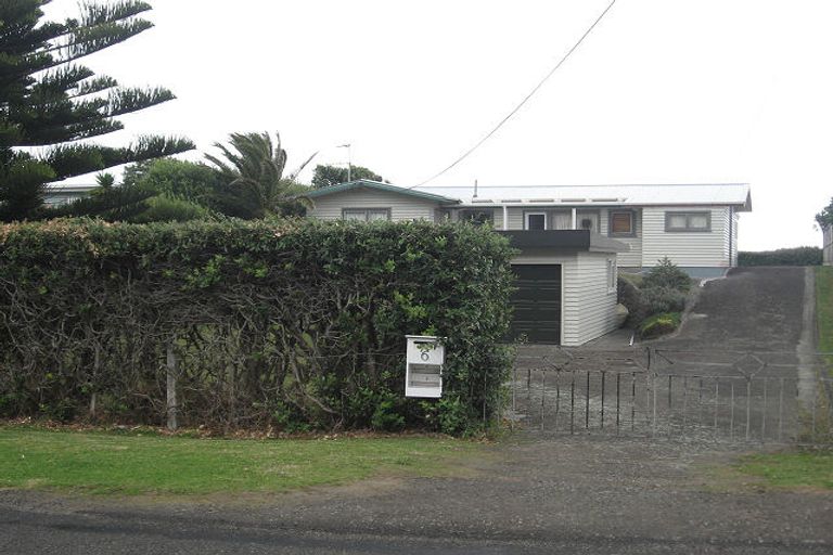 Photo of property in 6 Groves Road, Raumati Beach, Paraparaumu, 5032