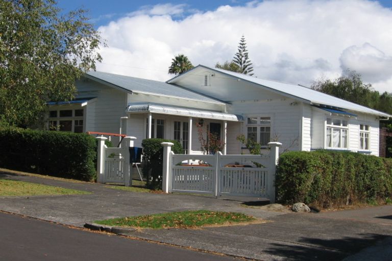 Photo of property in 4 Koromiko Street, New Lynn, Auckland, 0600