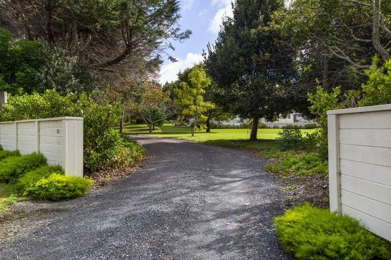 Photo of property in 26 Crosland Road, South Head, Helensville, 0874