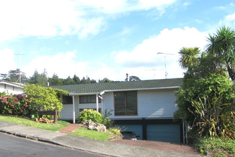 Photo of property in 16 Mcdowell Crescent, Hillcrest, Auckland, 0627