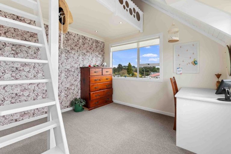 Photo of property in 15 Carlton Terrace, Westown, New Plymouth, 4310